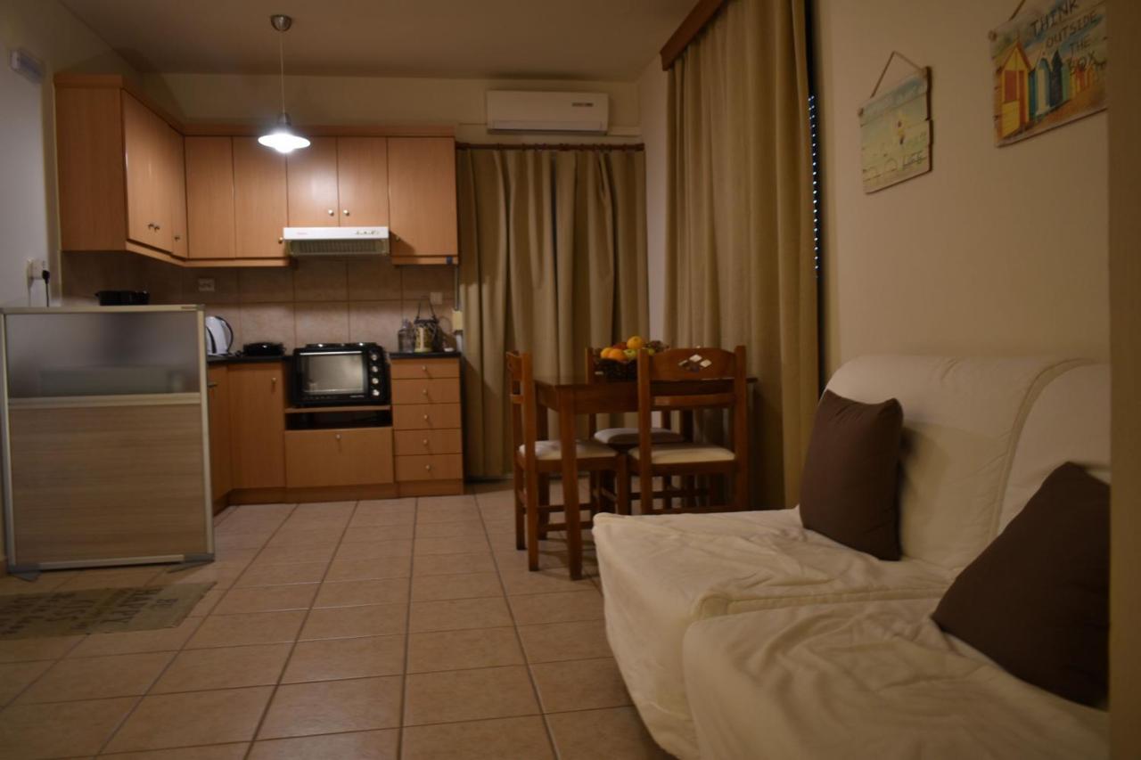 Mini Art Apartments Gerani  Exterior foto